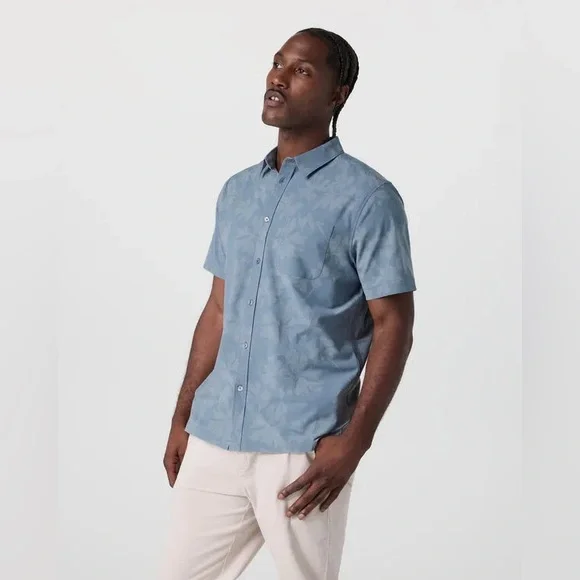 Nwt Vuori Short Sleeve Bridge Button Down Color: Dusty Blue Plumeria size M - Picture 1 of 8